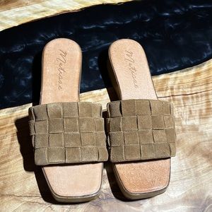 Anthropologie Matisse Brown Hamptons Clogs.  Sz 8